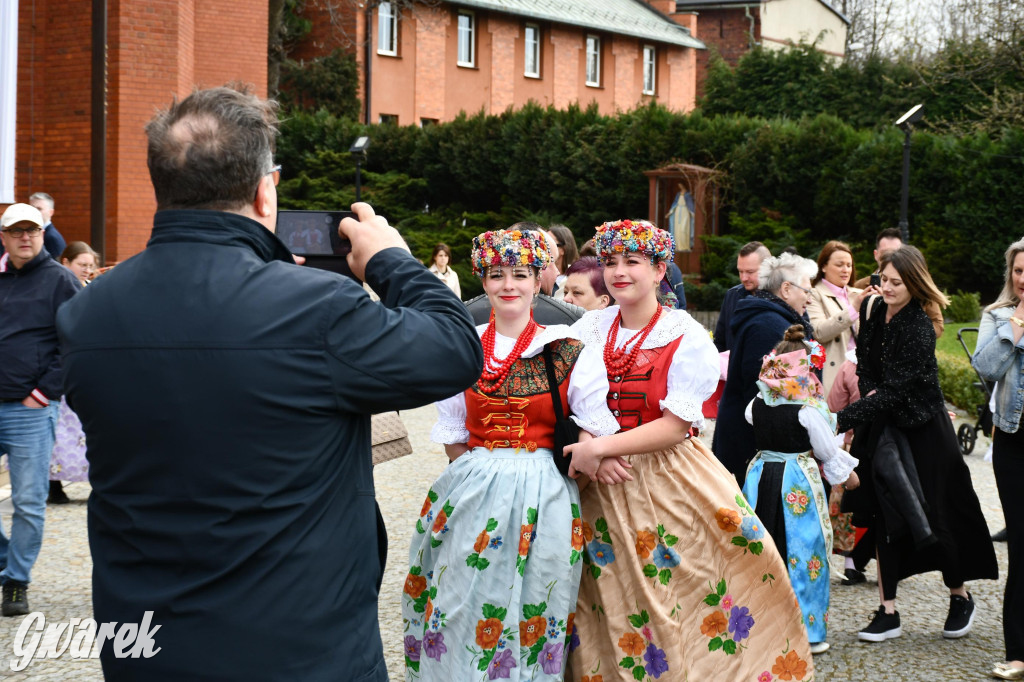 Radzionków. Wielkanocna tradycja w stroju regionalnym