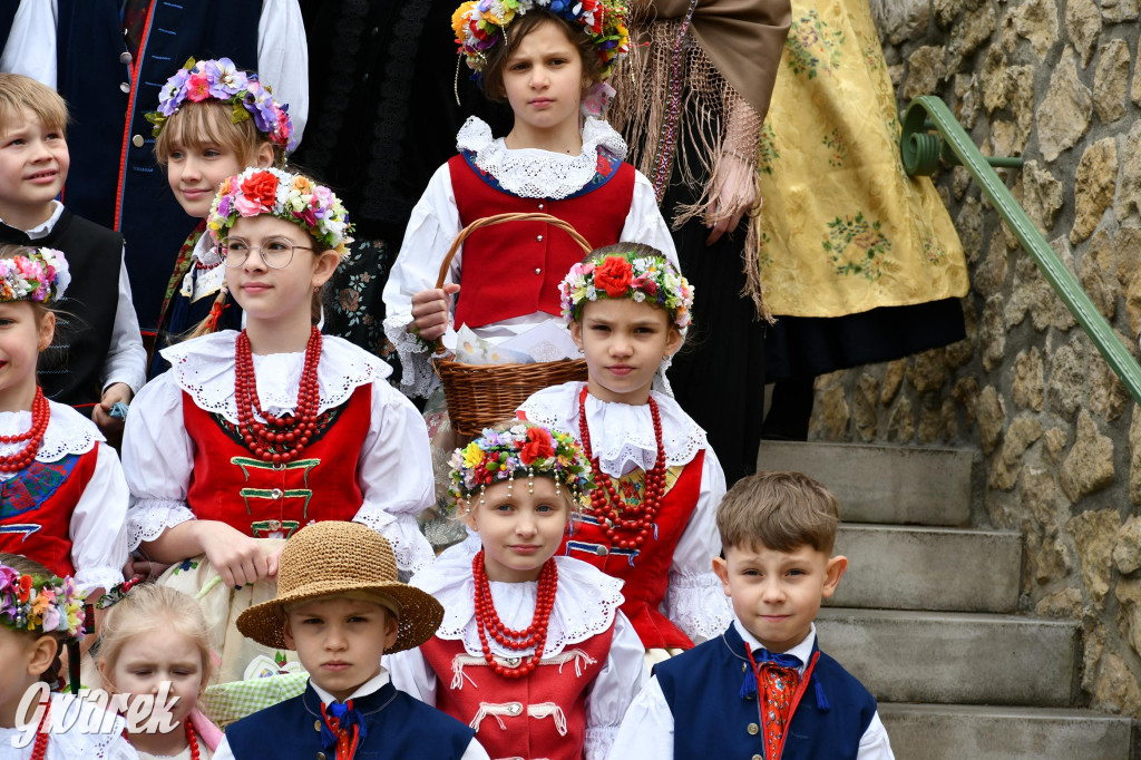 Radzionków. Wielkanocna tradycja w stroju regionalnym