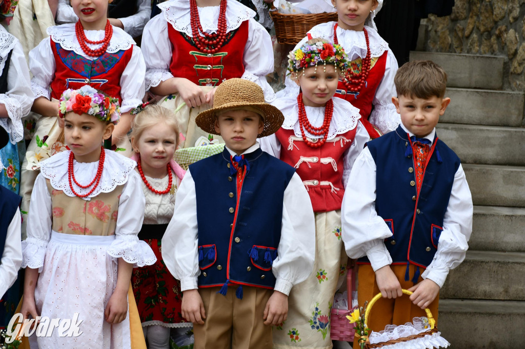 Radzionków. Wielkanocna tradycja w stroju regionalnym