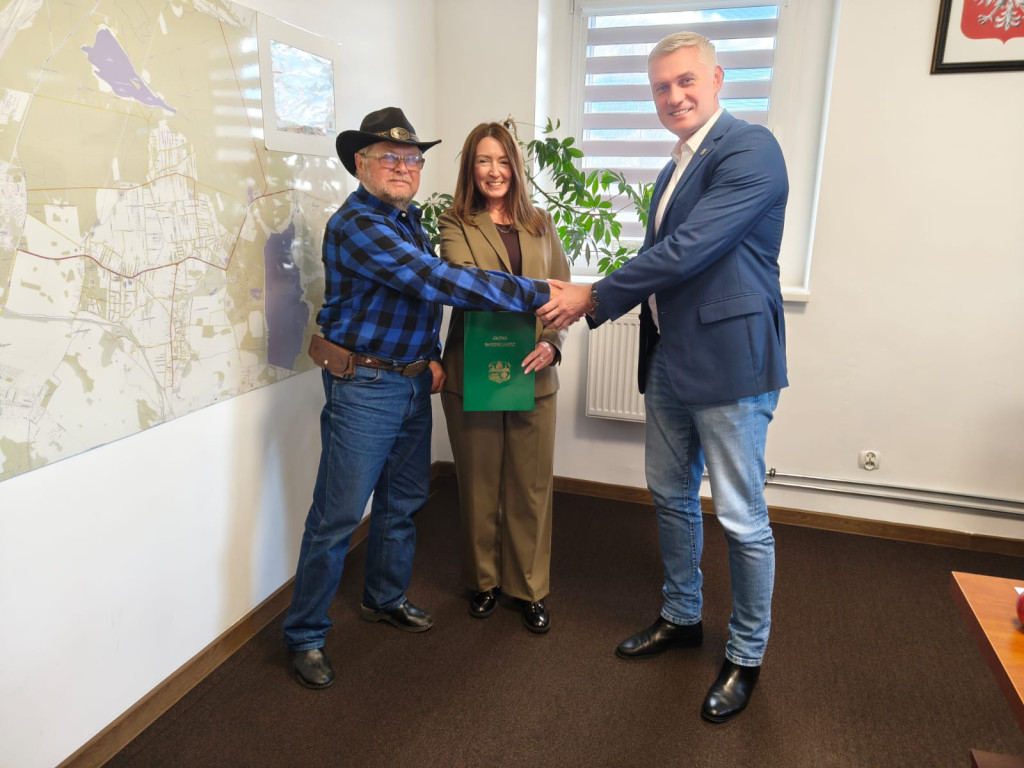 Nowe życie stajni. Do zabytkowego parku wracają konie