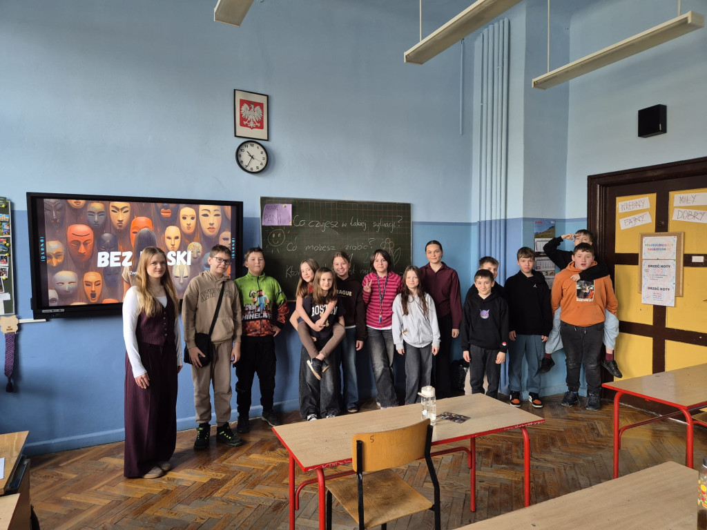 Radzionków. Presja rówieśników i dwie uczennice w akcji