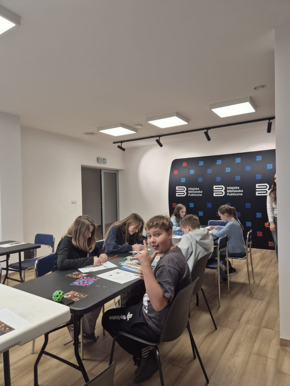 Radzionków. Presja rówieśników i dwie uczennice w akcji