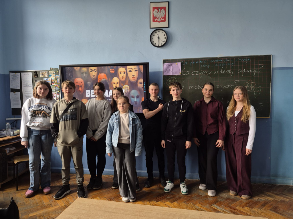 Radzionków. Presja rówieśników i dwie uczennice w akcji