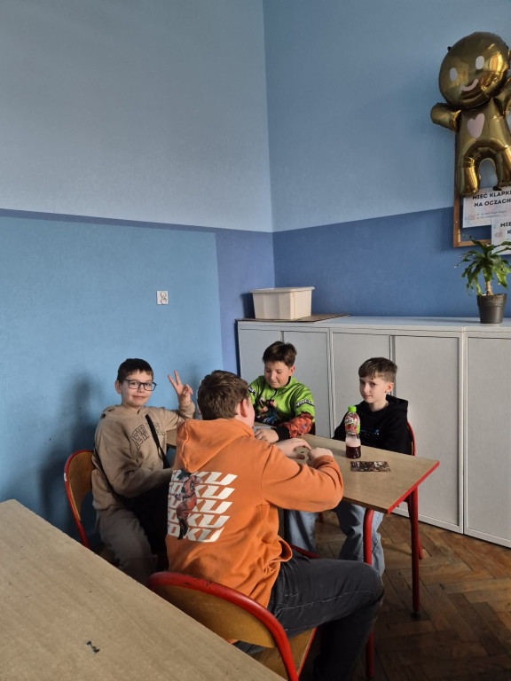 Radzionków. Presja rówieśników i dwie uczennice w akcji