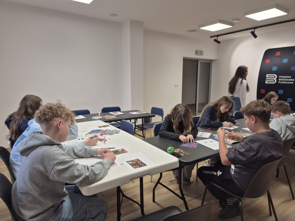 Radzionków. Presja rówieśników i dwie uczennice w akcji