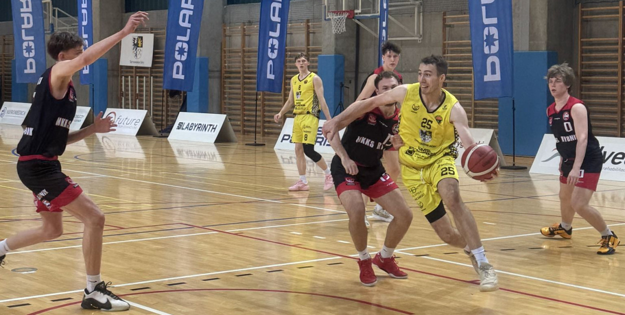 Brawa dla naszych koszykarzy. Mają awans!