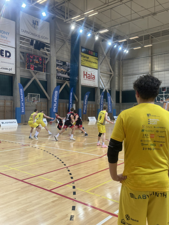 Brawa dla naszych koszykarzy. Mają awans!