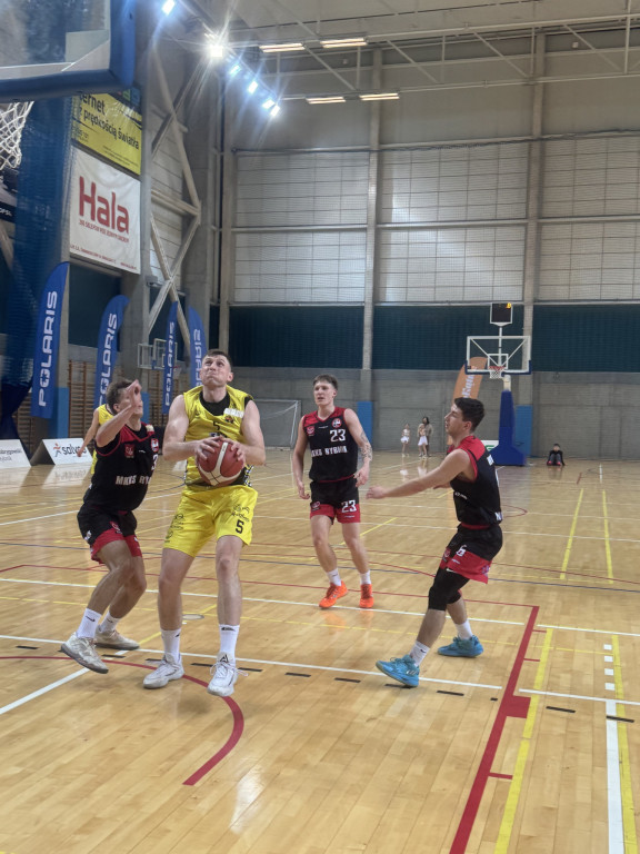 Brawa dla naszych koszykarzy. Mają awans!