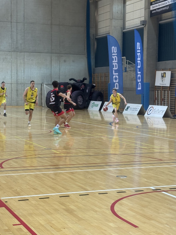 Brawa dla naszych koszykarzy. Mają awans!