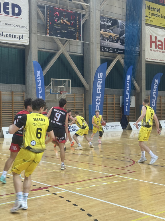 Brawa dla naszych koszykarzy. Mają awans!