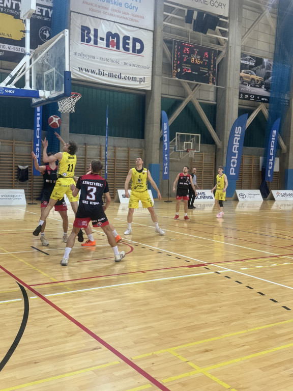 Brawa dla naszych koszykarzy. Mają awans!