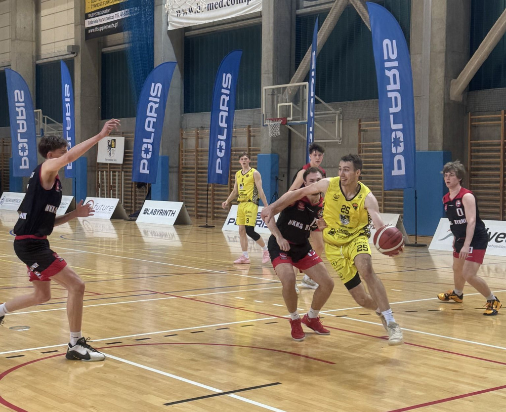 Brawa dla naszych koszykarzy. Mają awans!