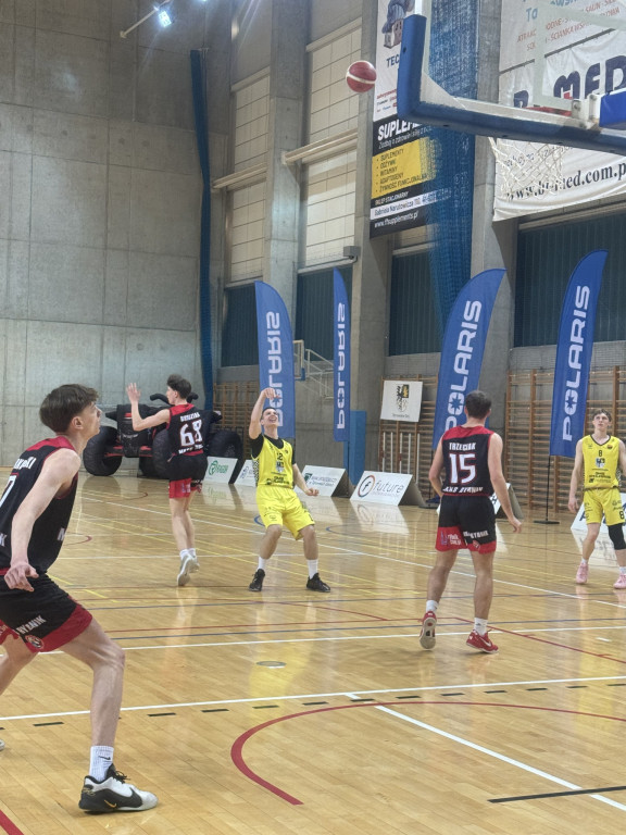 Brawa dla naszych koszykarzy. Mają awans!