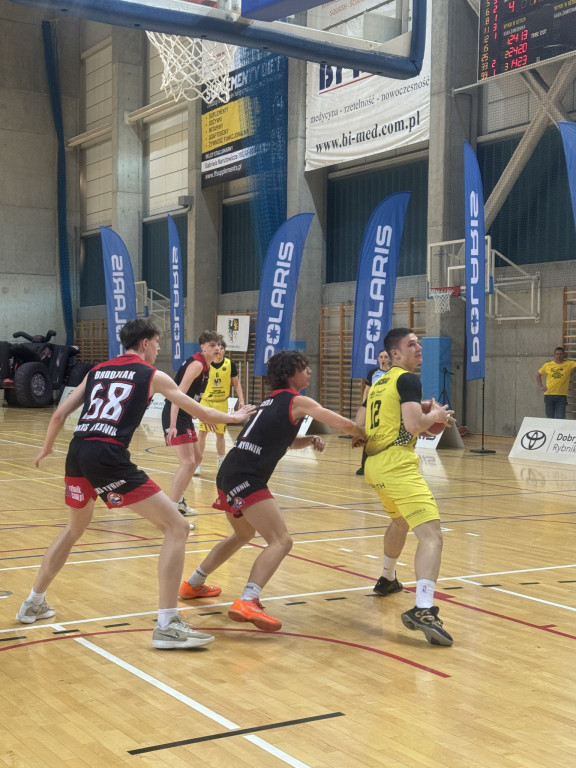 Brawa dla naszych koszykarzy. Mają awans!