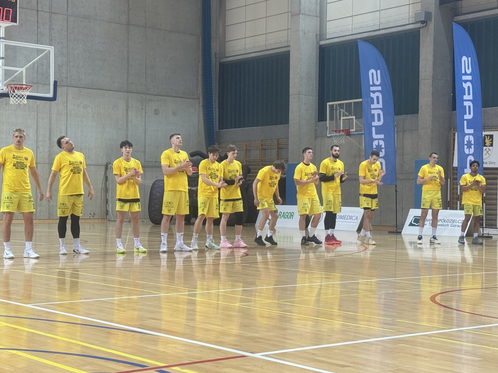 Brawa dla naszych koszykarzy. Mają awans!