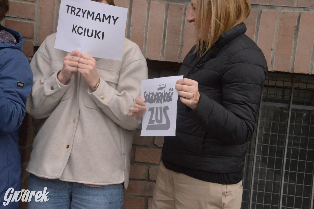 Protest pracowników ZUS w Tarnowskich Górach
