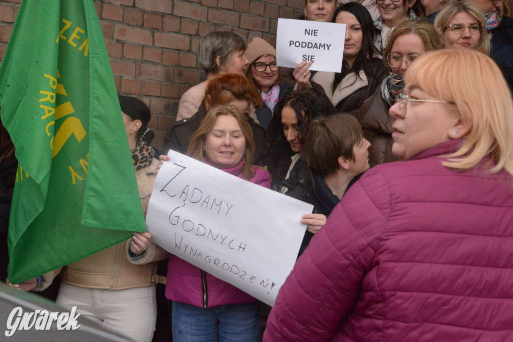 Protest pracowników ZUS w Tarnowskich Górach