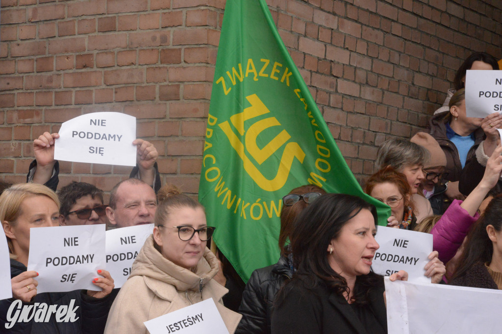 Protest pracowników ZUS w Tarnowskich Górach