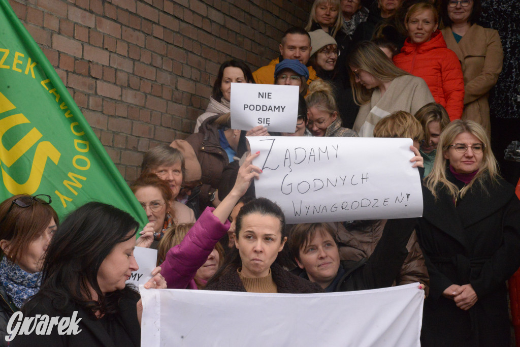 Protest pracowników ZUS w Tarnowskich Górach