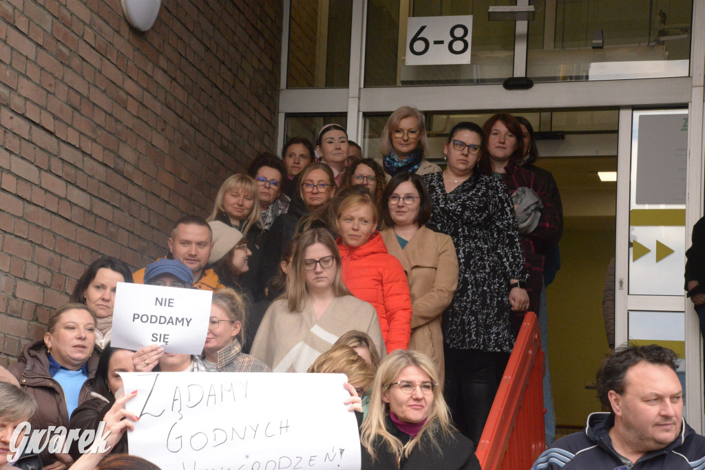 Protest pracowników ZUS w Tarnowskich Górach