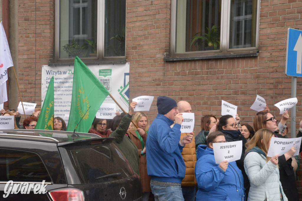 Protest pracowników ZUS w Tarnowskich Górach