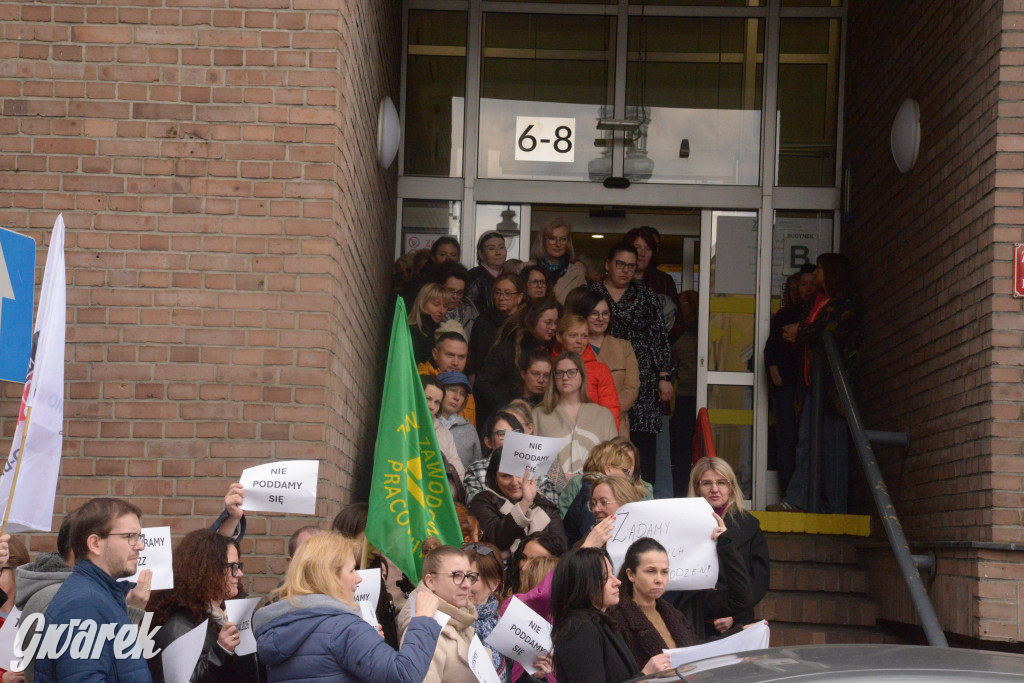 Protest pracowników ZUS w Tarnowskich Górach