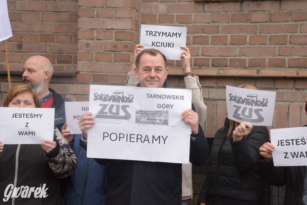 Protest pracowników ZUS w Tarnowskich Górach