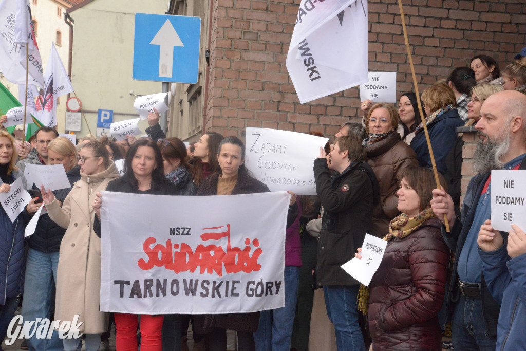 Protest pracowników ZUS w Tarnowskich Górach