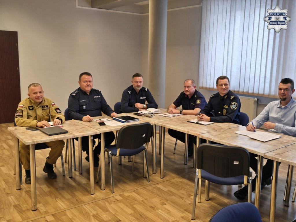 18-latek w rękach policji, sokistów i żołnierzy