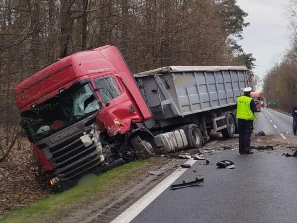 Świerklaniec. Wypadek na DK 78. Jedna osoba nie żyje, dwie trafiły do szpitala