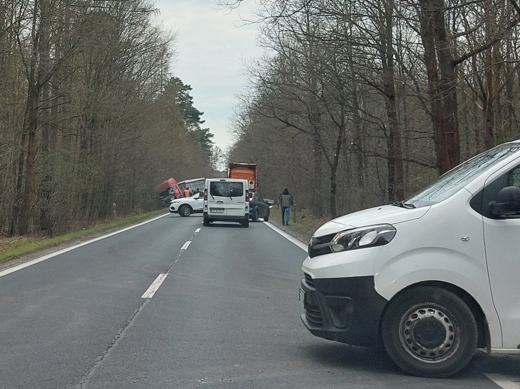 Świerklaniec. Wypadek na DK 78. Jedna osoba nie żyje, dwie trafiły do szpitala