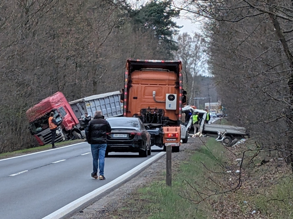 Świerklaniec. Wypadek na DK 78. Jedna osoba nie żyje, dwie trafiły do szpitala