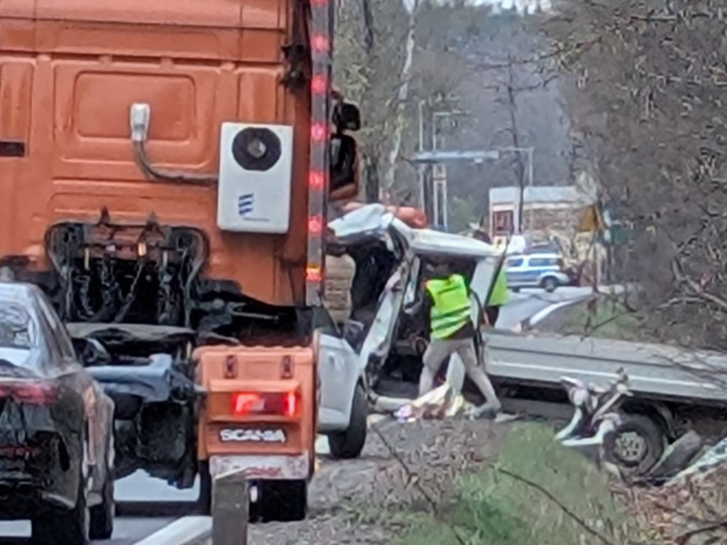 Świerklaniec. Wypadek na DK 78. Jedna osoba nie żyje, dwie trafiły do szpitala