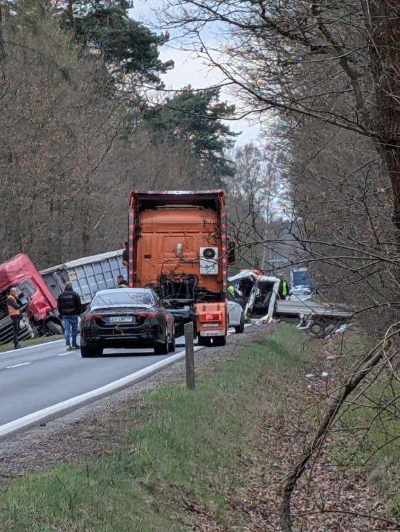 Świerklaniec. Wypadek na DK 78. Jedna osoba nie żyje, dwie trafiły do szpitala