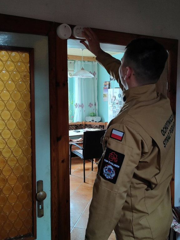 Zamontowali mieszkańcom czujniki czadu i dymu