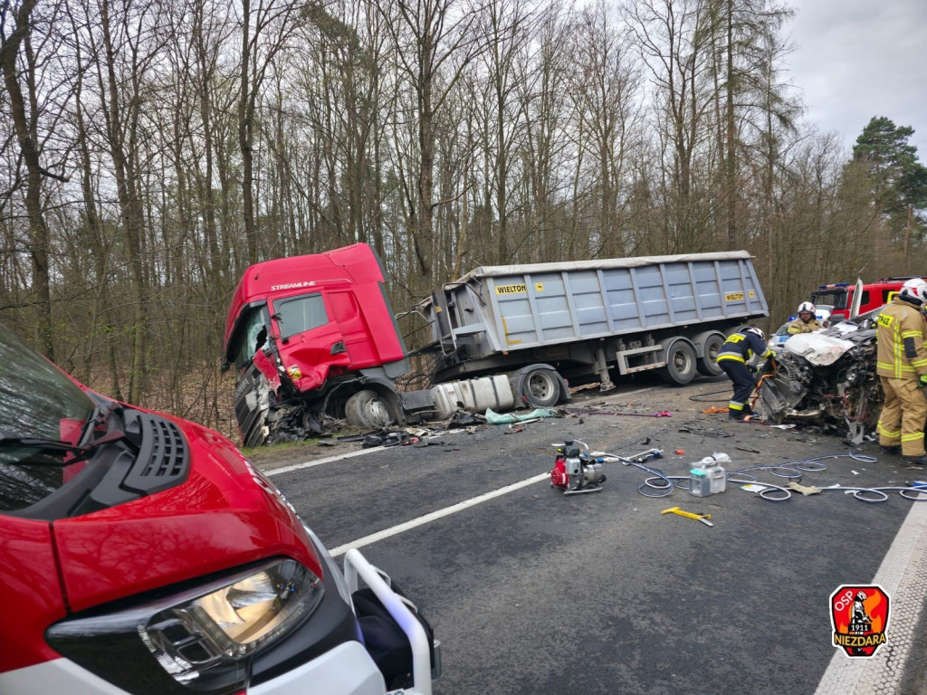 Świerklaniec. Wypadek na DK 78. Jedna osoba nie żyje, dwie trafiły do szpitala