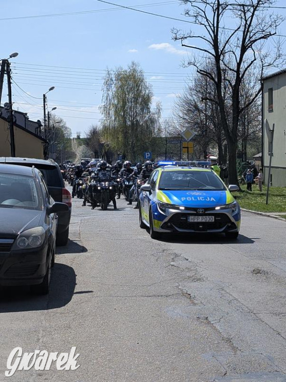 Ryk silników i szczytny cel. MotoStart w Piekarach Śląskich