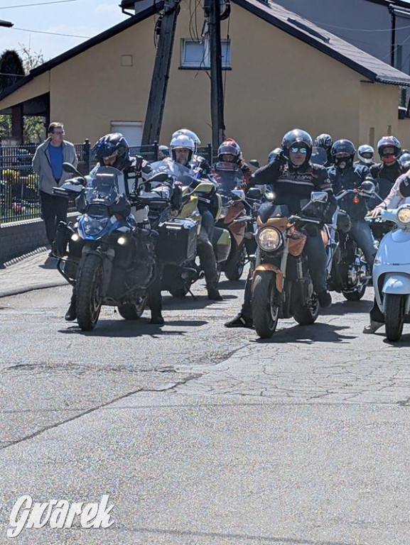 Ryk silników i szczytny cel. MotoStart w Piekarach Śląskich