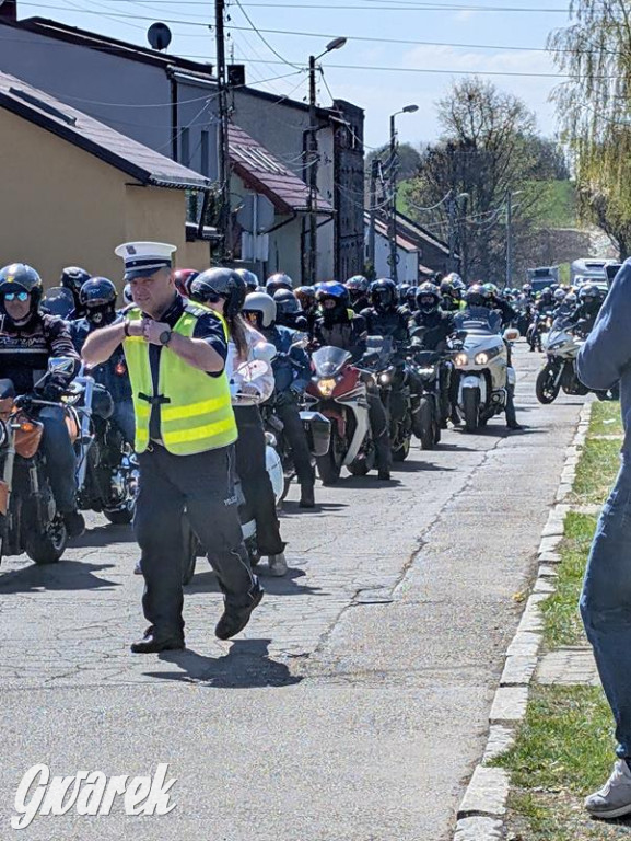 Ryk silników i szczytny cel. MotoStart w Piekarach Śląskich