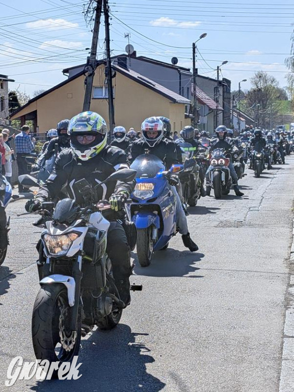 Ryk silników i szczytny cel. MotoStart w Piekarach Śląskich
