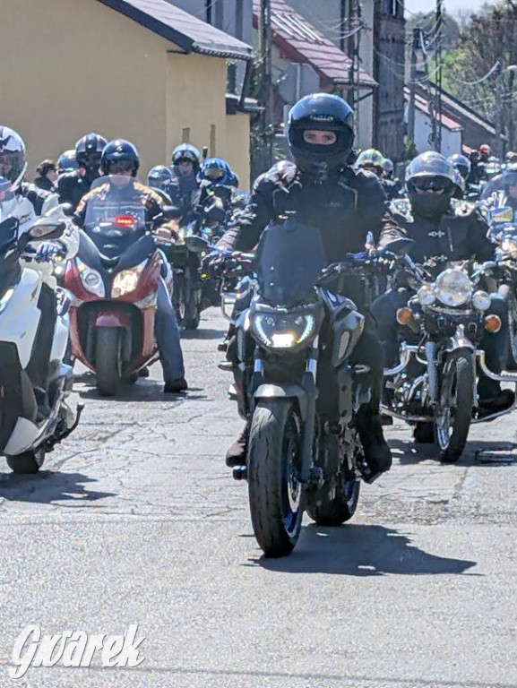 Ryk silników i szczytny cel. MotoStart w Piekarach Śląskich