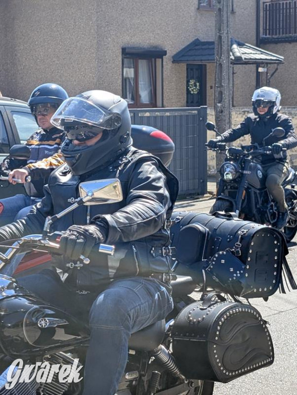 Ryk silników i szczytny cel. MotoStart w Piekarach Śląskich