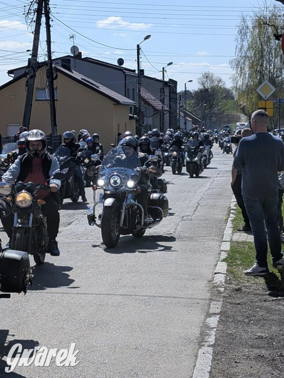 Ryk silników i szczytny cel. MotoStart w Piekarach Śląskich