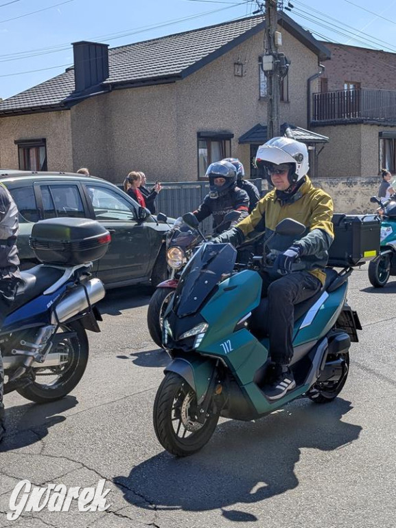 Ryk silników i szczytny cel. MotoStart w Piekarach Śląskich