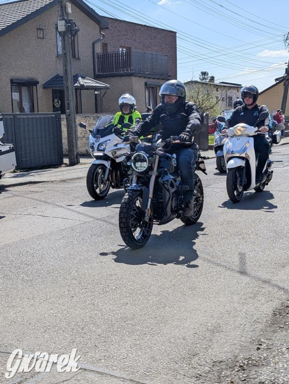 Ryk silników i szczytny cel. MotoStart w Piekarach Śląskich