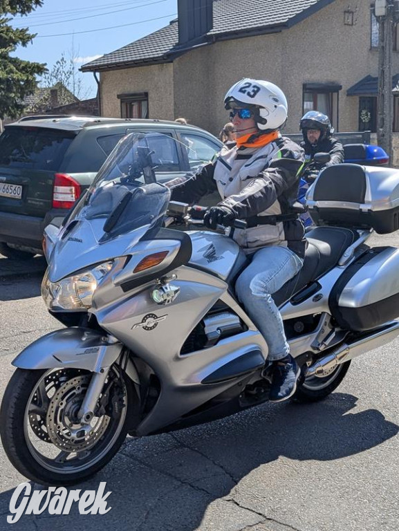 Ryk silników i szczytny cel. MotoStart w Piekarach Śląskich