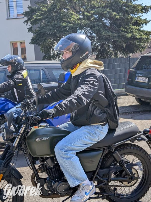 Ryk silników i szczytny cel. MotoStart w Piekarach Śląskich