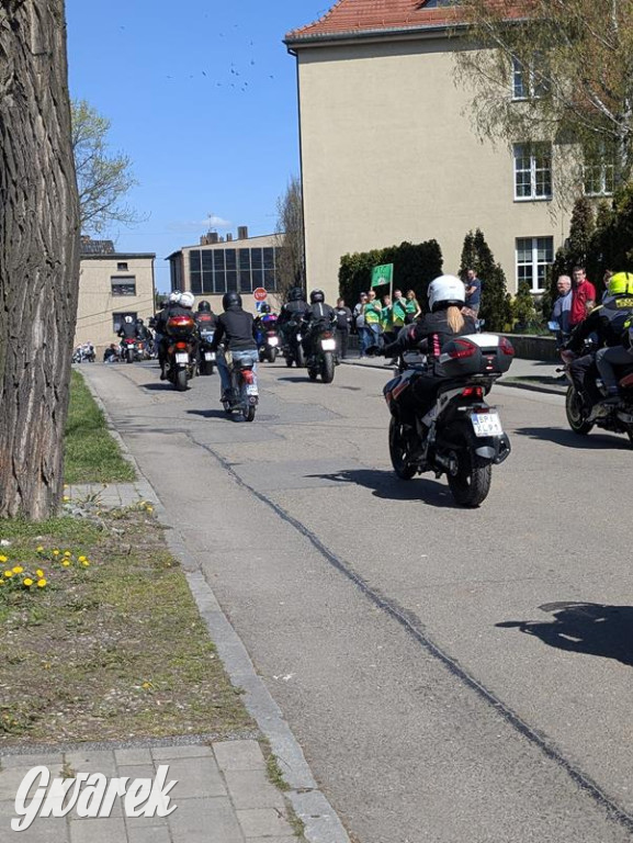 Ryk silników i szczytny cel. MotoStart w Piekarach Śląskich