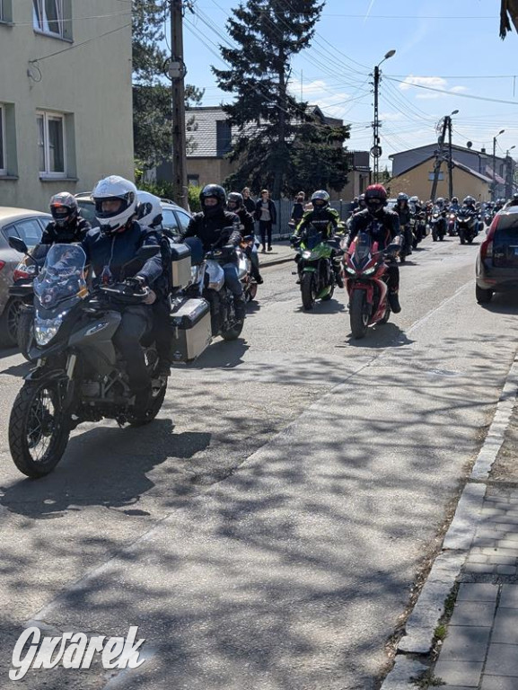 Ryk silników i szczytny cel. MotoStart w Piekarach Śląskich