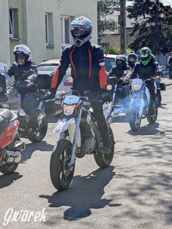 Ryk silników i szczytny cel. MotoStart w Piekarach Śląskich